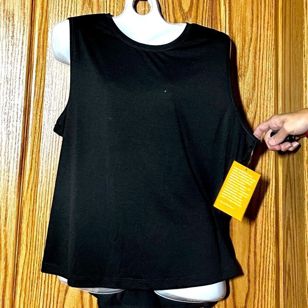 NWT women’s black Avia muscle t shirt